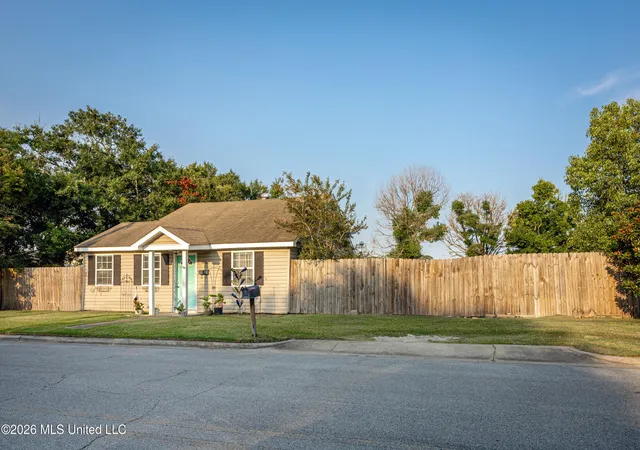 Photo 3 of Single family home for sale at 1806 Roosevelt St, Pascagoula, MS 39567 | MLS# 4157428 | Listing updated on 2026-08-31