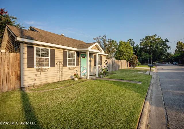 Photo 3 of Single family home for sale at 1806 Roosevelt St, Pascagoula, MS 39567 | MLS# 4157428 | Listing updated on 2026-08-31