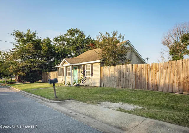 Photo 4 of Single family home for sale at 1806 Roosevelt St, Pascagoula, MS 39567 | MLS# 4157428 | Listing updated on 2026-08-31