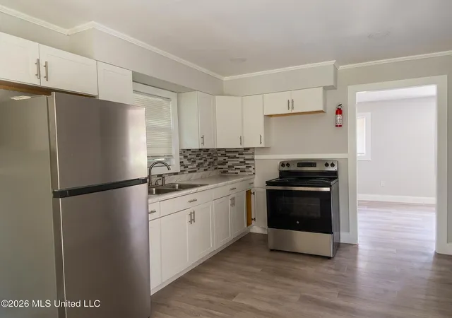 Photo 1 of Sale Pending at 3057 Woodside Dr, Jackson, MS 39212 | MLS# 4157453 | Listing updated on 2026-10-14