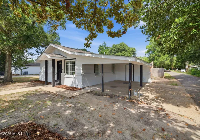 Photo 3 of Single family home for sale at 2900 8th Avenue, Gulfport, MS 39501 | MLS# 4157418 | Listing updated on 2026-09-11