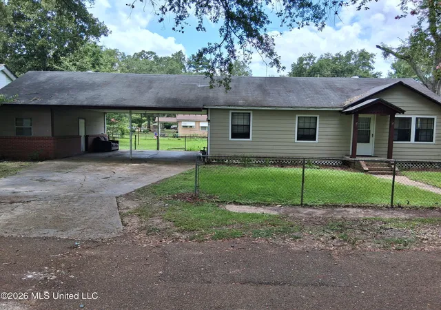 Photo 1 of Sale Pending at 111 Rushing St, Natchez, MS 39120 | MLS# 4157454 | Listing updated on 2026-08-28