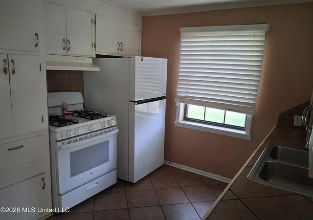 Photo 3 of Sale Pending at 111 Rushing St, Natchez, MS 39120 | MLS# 4157454 | Listing updated on 2026-08-28