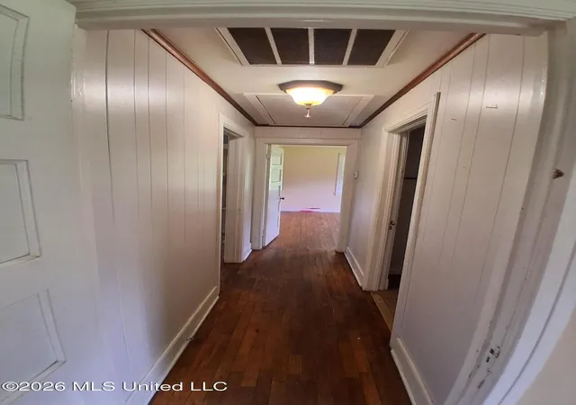 Photo 4 of Sale Pending at 111 Rushing St, Natchez, MS 39120 | MLS# 4157454 | Listing updated on 2026-08-28