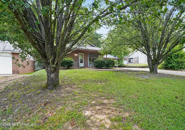 Photo 3 of Sale Pending at 5638 Dogwood Trl, Jackson, MS 39212 | MLS# 4157677 | Listing updated on 2026-09-08