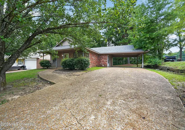 Photo 3 of Sale Pending at 5638 Dogwood Trl, Jackson, MS 39212 | MLS# 4157677 | Listing updated on 2026-09-08
