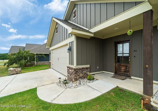 Photo 2 of Sale Pending at 38 E Locust, Sumrall, MS 39482 | MLS# 4158092 | Listing updated on 2026-08-20