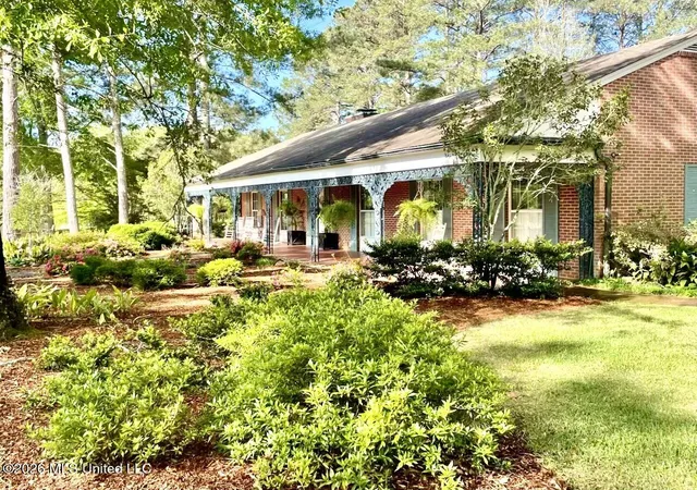 Photo 1 of Single family home for sale at 1858 E Lincoln Rd, Brookhaven, MS 39601 | MLS# 4157685 | Listing updated on 2026-08-29