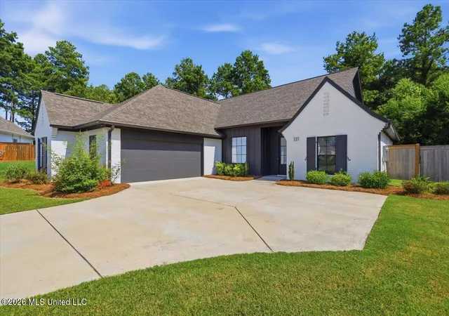 Photo 1 of Single family home for sale at 131 Seymour Dr, Madison, MS 39110 | MLS# 4157500 | Listing updated on 2026-10-12