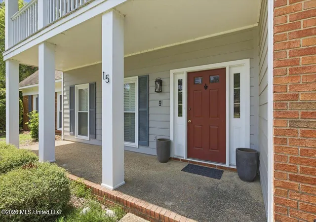 Photo 2 of Sale Pending at 15 S Crownpointe Dr, Jackson, MS 39211 | MLS# 4157981 | Listing updated on 2026-08-16