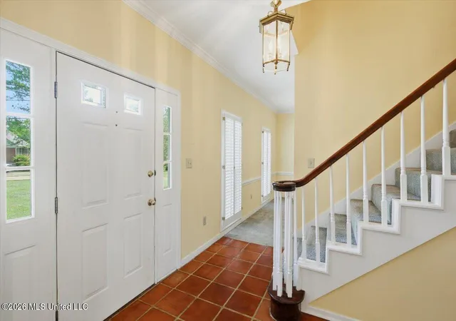 Photo 3 of Sale Pending at 15 S Crownpointe Dr, Jackson, MS 39211 | MLS# 4157981 | Listing updated on 2026-08-16