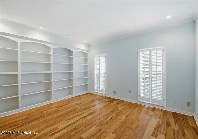 Photo 3 of Sale Pending at 15 S Crownpointe Dr, Jackson, MS 39211 | MLS# 4157981 | Listing updated on 2026-08-16
