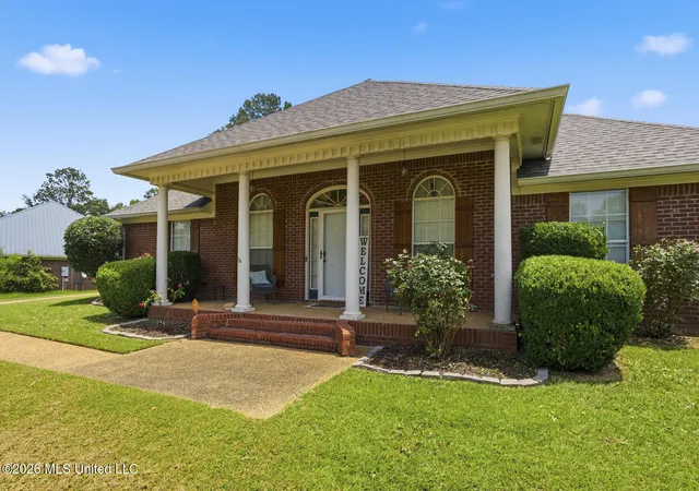 Photo 3 of Sale Pending at 912 Eagles Nest Dr, Byram, MS 39272 | MLS# 4157547 | Listing updated on 2026-08-01