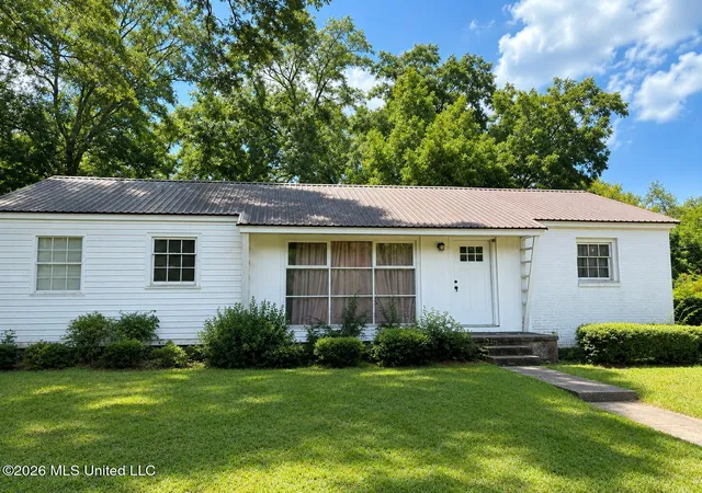 Photo 1 of Single family home for sale at 326 Sw 2nd Street, Magee, MS 39111 | MLS# 4157645 | Listing updated on 2026-07-31