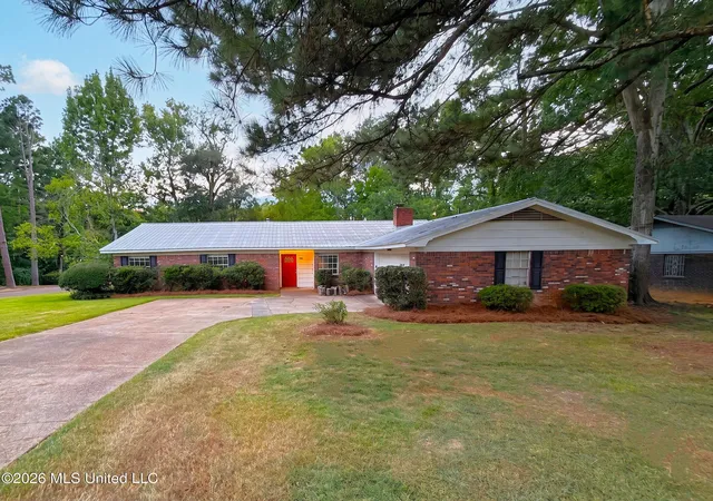 Photo 1 of Single family home for sale at 800 Dogwood St, Clinton, MS 39056 | MLS# 4157557 | Listing updated on 2026-07-30