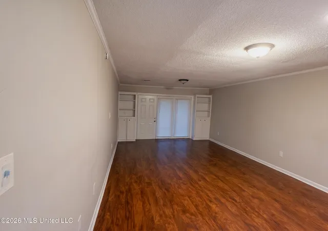 Photo 3 of Sale Pending at 800 Dogwood St, Clinton, MS 39056 | MLS# 4157557 | Listing updated on 2026-09-21