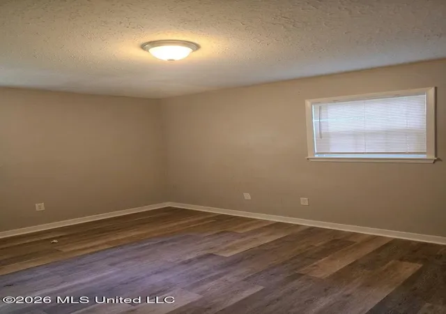 Photo 3 of Sale Pending at 3164 Fleetwood Dr, Jackson, MS 39212 | MLS# 4157555 | Listing updated on 2026-09-18