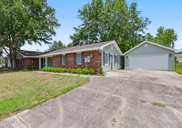 Photo 3 of Single family home for sale at 31 Chantilly Ter, Bay Saint Louis, MS 39520 | MLS# 4157665 | Listing updated on 2026-09-21