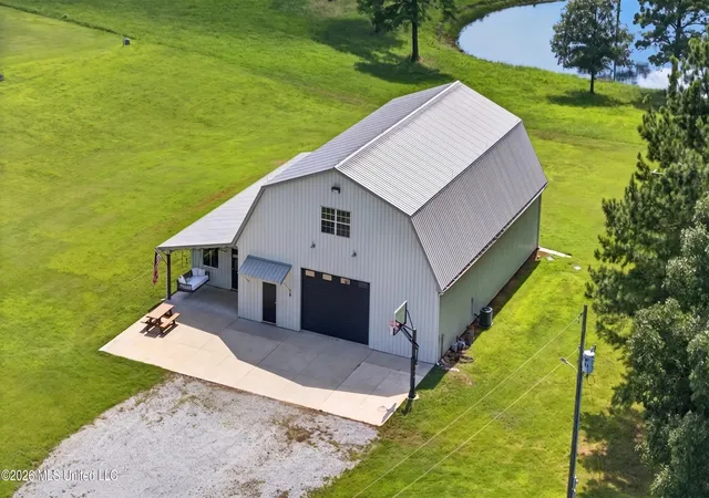Photo 2 of Mansion for sale at 523 N Slayden Rd, Lamar, MS 38642 | MLS# 4159528 | Listing updated on 2026-08-19