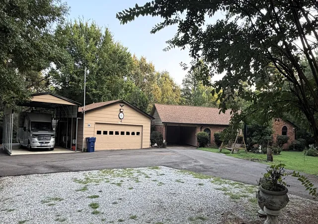 Photo 3 of Sale Pending at 8861 Jones Rd, Olive Branch, MS 38654 | MLS# 4157620 | Listing updated on 2026-09-16