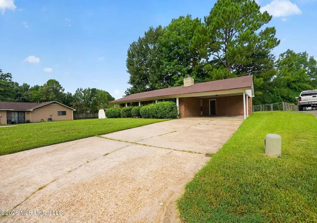 Photo 2 of Single family home for sale at 117 White Oak Ct, Jackson, MS 39212 | MLS# 4157744 | Listing updated on 2026-07-31