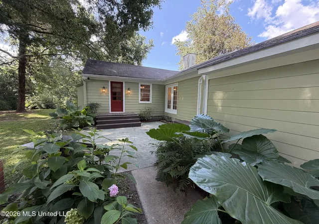 Photo 2 of Single family home for sale at 27 Montebello Dr, Natchez, MS 39120 | MLS# 4157845 | Listing updated on 2026-08-01