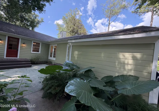 Photo 3 of Single family home for sale at 27 Montebello Dr, Natchez, MS 39120 | MLS# 4157845 | Listing updated on 2026-08-01