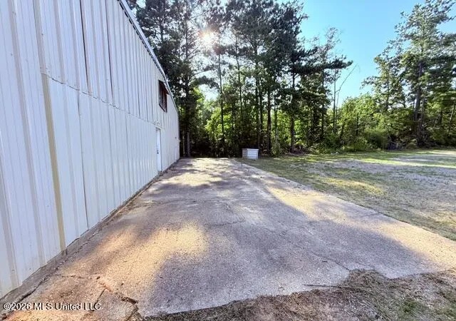 Photo 4 of Single family home for sale at 1111 Dummy Line Rd, Brookhaven, MS 39601 | MLS# 4157694 | Listing updated on 2026-09-22