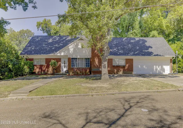 Photo 1 of Sale Pending at 101 Colonial Dr, Vicksburg, MS 39180 | MLS# 4158293 | Listing updated on 2026-09-10