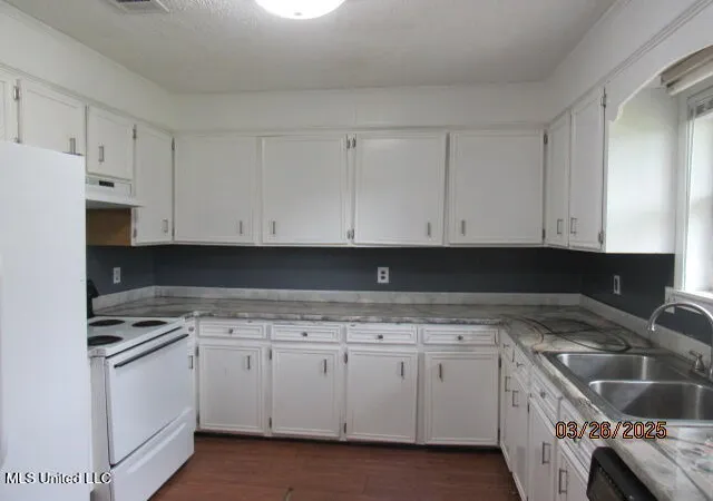 Photo 3 of Sale Pending at 364 Sharon Hills Dr, Jackson, MS 39212 | MLS# 4157721 | Listing updated on 2026-09-14