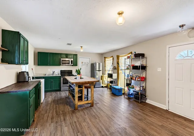 Photo 3 of Single family home for sale at 4710 Coronada Ave, Pascagoula, MS 39581 | MLS# 4158233 | Listing updated on 2026-08-26