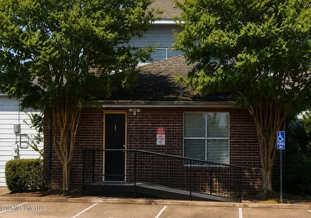12th image of 1300 Roosevelt Ave, Greenwood, MS 38930 | MLS# 4159781