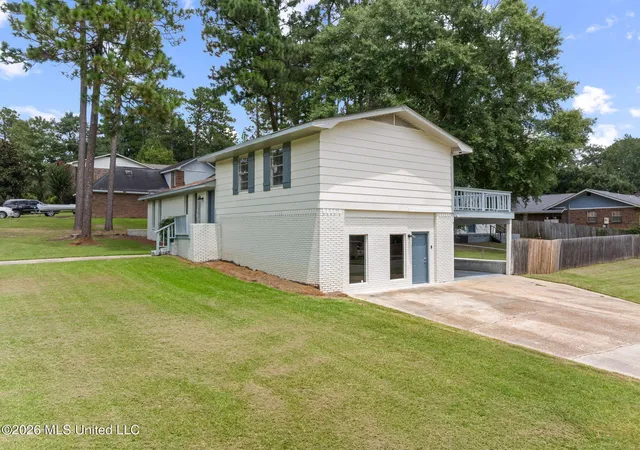Photo 2 of Single family home for sale at 44 Sharmont Dr, Hattiesburg, MS 39402 | MLS# 4158810 | Listing updated on 2026-08-11