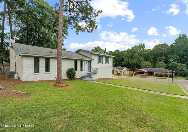 Photo 3 of Single family home for sale at 44 Sharmont Dr, Hattiesburg, MS 39402 | MLS# 4158810 | Listing updated on 2026-08-11