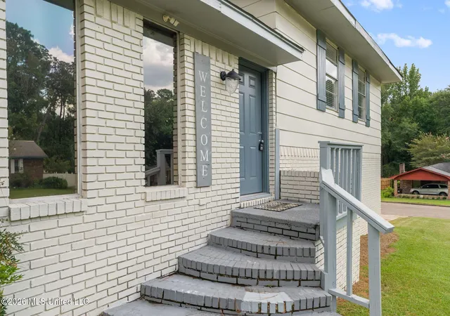 Photo 3 of Single family home for sale at 44 Sharmont Dr, Hattiesburg, MS 39402 | MLS# 4158810 | Listing updated on 2026-08-11