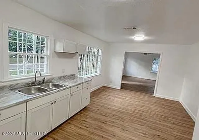 Photo 3 of Single family home for sale at 1924 Willow Way, Jackson, MS 39204 | MLS# 4157779 | Listing updated on 2026-08-01