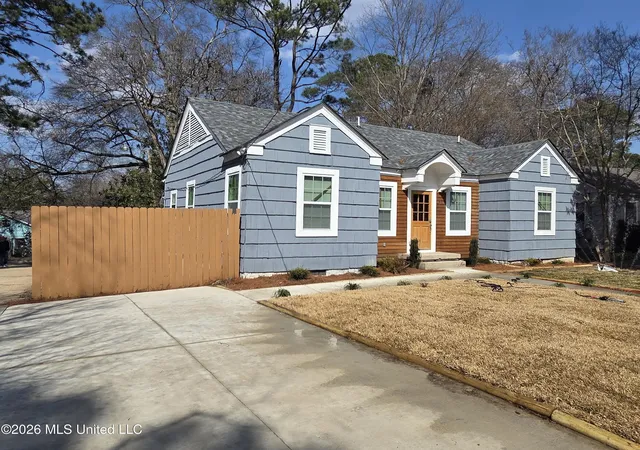 Photo 2 of Single family home for sale at 420 Downing St, Jackson, MS 39216 | MLS# 4157794 | Listing updated on 2026-09-14