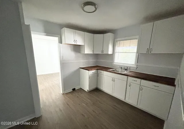 Photo 3 of Single family home for sale at 2123 Belvedere Dr, Jackson, MS 39204 | MLS# 4157811 | Listing updated on 2026-08-01