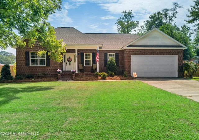 Photo 1 of Single family home for sale at 200 Poplar St, Sumrall, MS 39482 | MLS# 4157835 | Listing updated on 2026-08-01