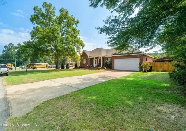 Photo 2 of Single family home for sale at 200 Poplar St, Sumrall, MS 39482 | MLS# 4157835 | Listing updated on 2026-08-01
