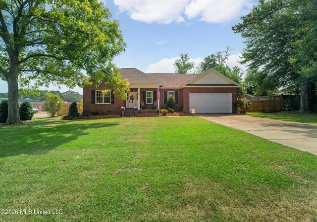 Photo 3 of Single family home for sale at 200 Poplar St, Sumrall, MS 39482 | MLS# 4157835 | Listing updated on 2026-08-01
