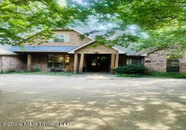 Photo 1 of Single family home for sale at 1135 Martingale Rd, Jackson, MS 39206 | MLS# 4157841 | Listing updated on 2026-09-16