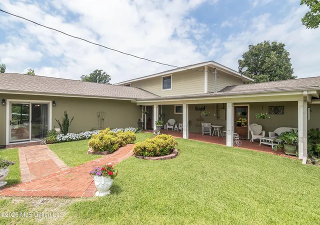 Photo 2 of Single family home for sale at 466 W Highway 4, Holly Springs, MS 38635 | MLS# 4157872 | Listing updated on 2026-09-04