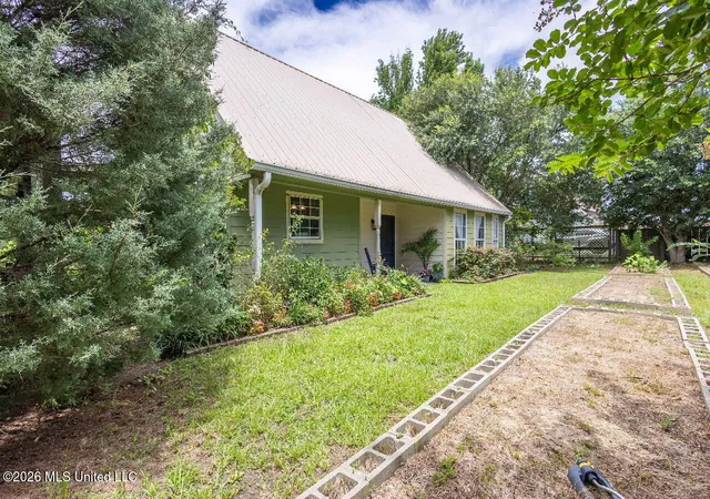 Photo 1 of Single family home for sale at 76 Shadow Lake Dr, Hattiesburg, MS 39401 | MLS# 4157861 | Listing updated on 2026-08-03