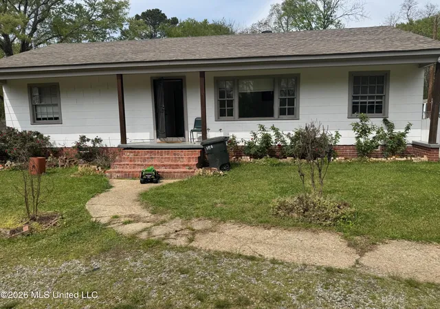 Photo 2 of Single family home for sale at 1118 W Mcdowell Rd, Jackson, MS 39204 | MLS# 4158074 | Listing updated on 2026-09-09