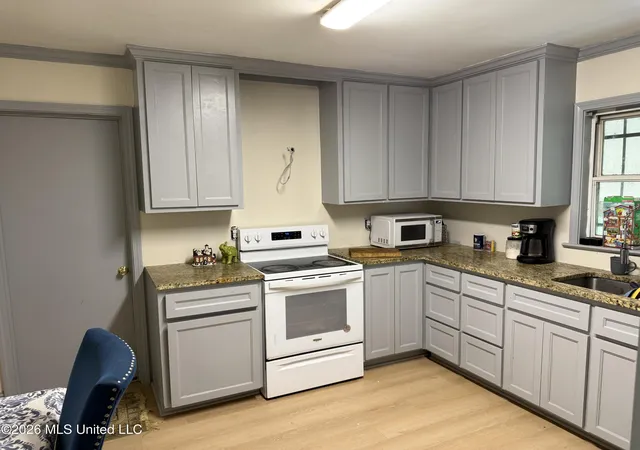 Photo 2 of Single family home for sale at 2704 Hillside Dr, Jackson, MS 39204 | MLS# 4157876 | Listing updated on 2026-08-02