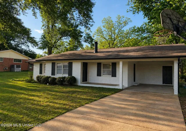 Photo 2 of Single family home for sale at 690 Cox Ave, Holly Springs, MS 38635 | MLS# 4157881 | Listing updated on 2026-08-02