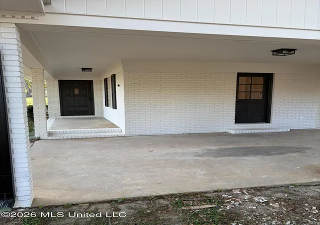 Photo 3 of Single family home for sale at 690 Cox Ave, Holly Springs, MS 38635 | MLS# 4157881 | Listing updated on 2026-08-02
