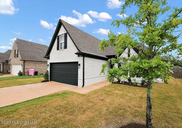 Photo 3 of Sale Pending at 2482 Dela Dr, Southaven, MS 38672 | MLS# 4157926 | Listing updated on 2026-09-14