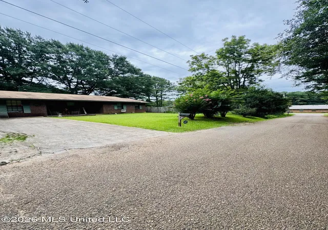 Photo 3 of Single family home for sale at 102 Chatwin St, Kosciusko, MS 39090 | MLS# 4157895 | Listing updated on 2026-09-03
